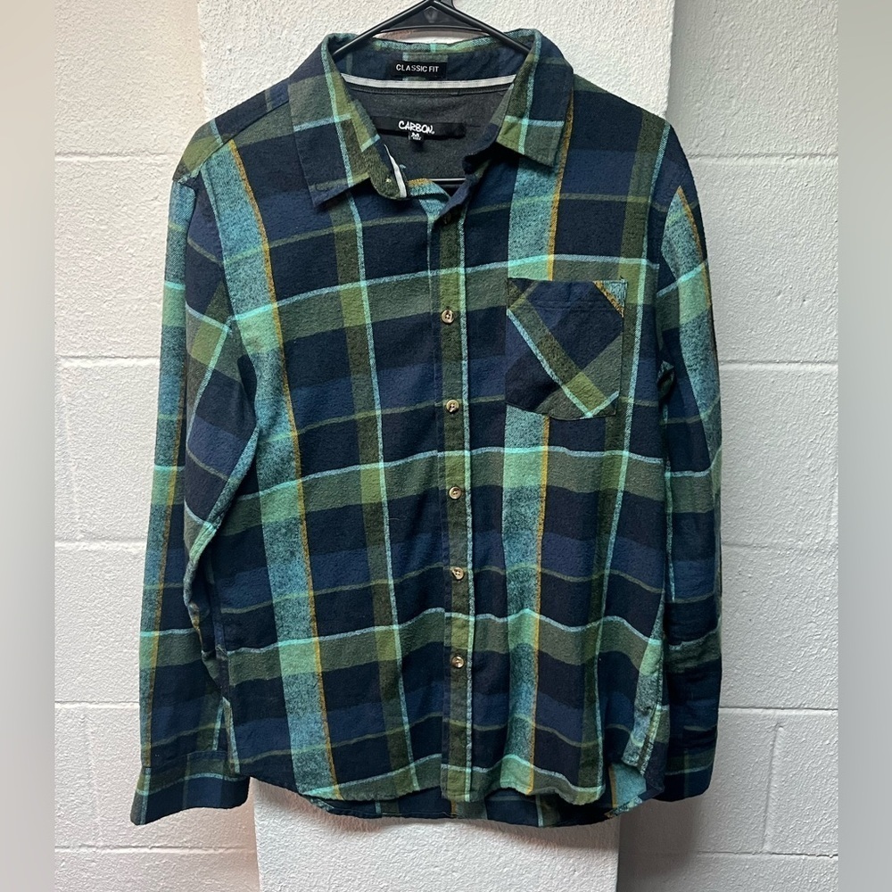 Carbon Flannel Long Sleeve
Button Up Shirt - Size M